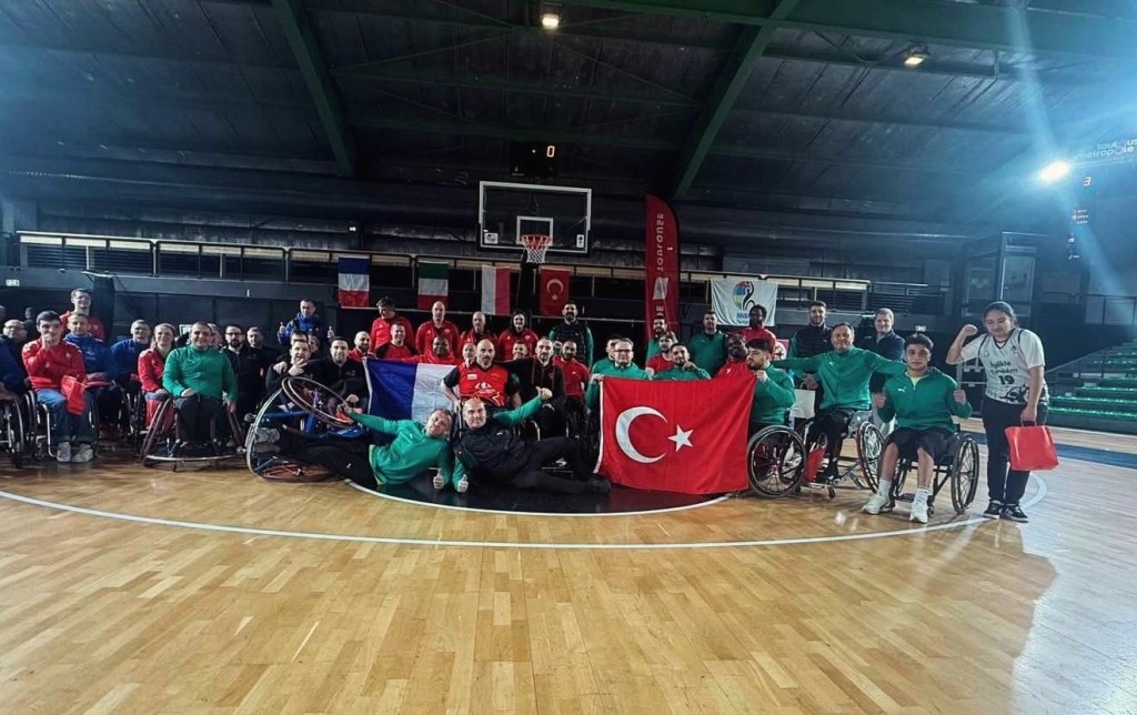 You are currently viewing Vakıflar Tekerlekli Sandalye Basketbol Takımı, Avrupa ikincisi oldu